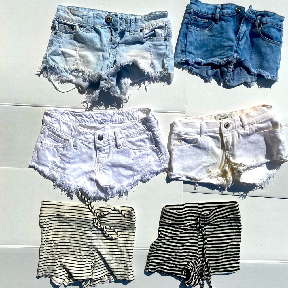 6 pair of super cute short shorts by Guess, Ambercrombie and Fitch, Fashion Nova